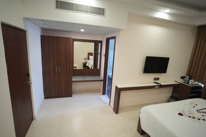 Room 6 of 23