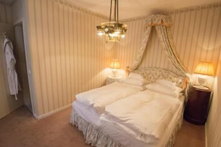 Room 7 of 52
