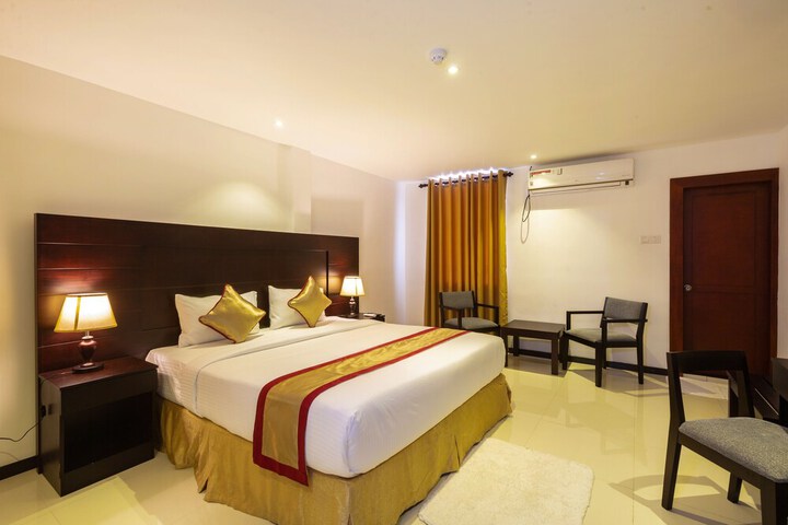 Room 10 of 28
