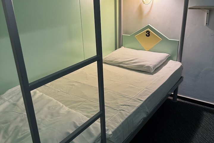 Room 17 of 37