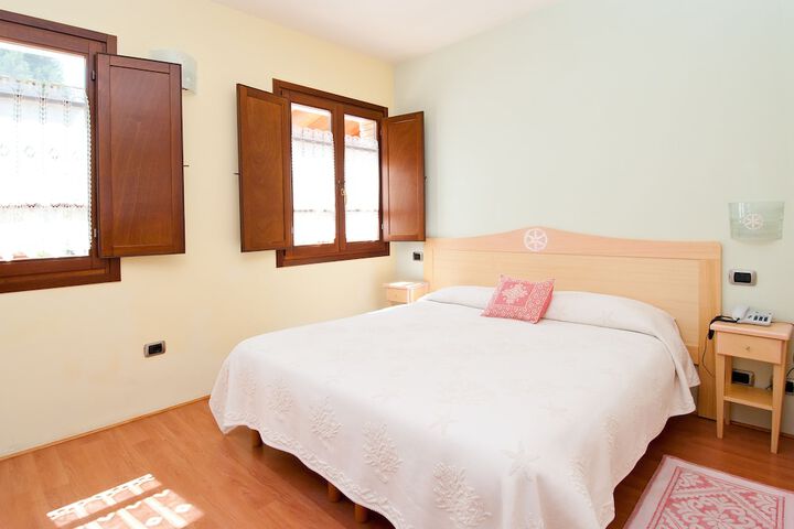 Room 5 of 61