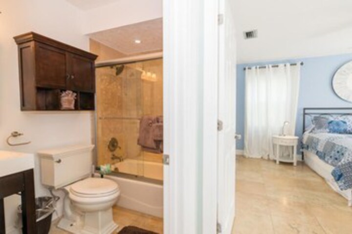 Room 6 of 25
