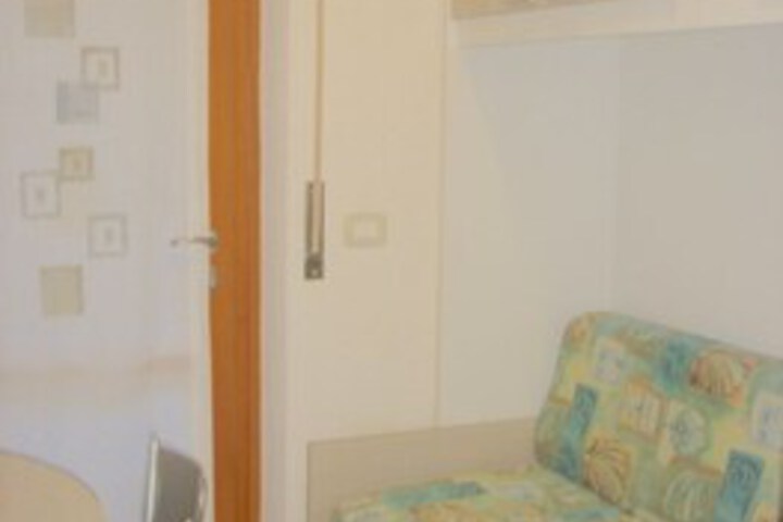 Room 11 of 16