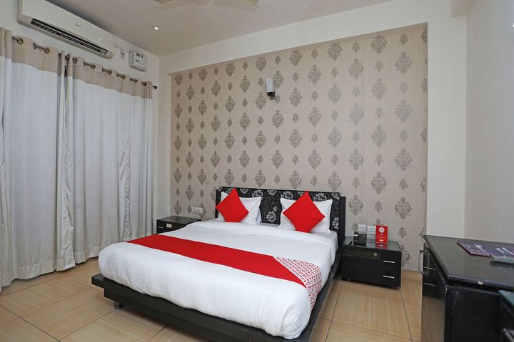 Room 13 of 19