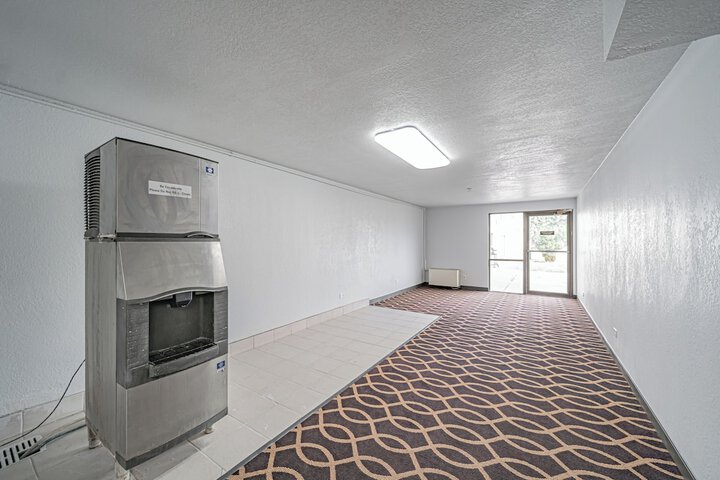 Ballroom/Hall 55 of 62