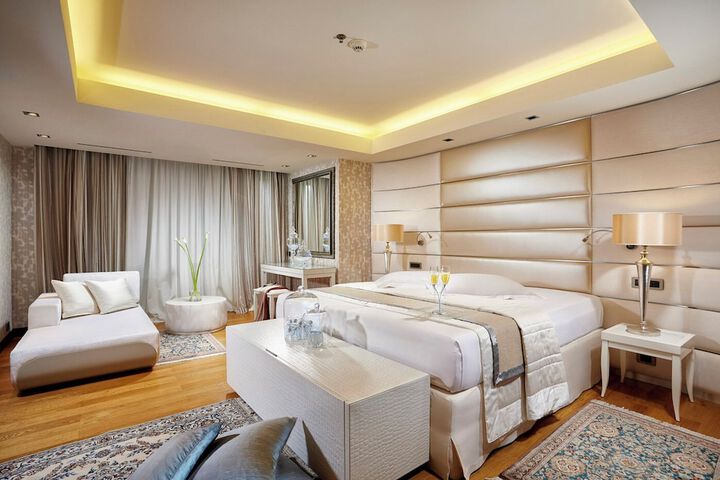 Room 16 of 195