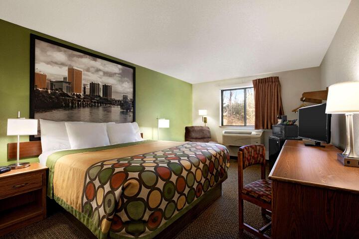 1 King Bed (3 of 5)