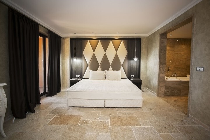 Room 18 of 116