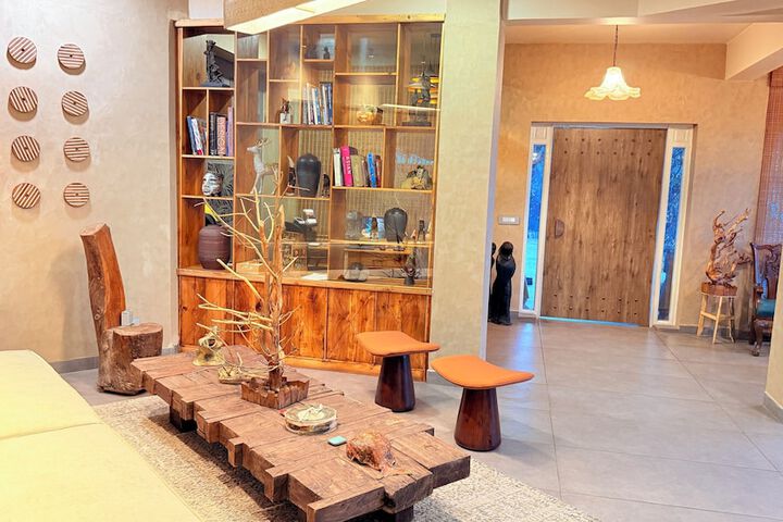 Entrance & Lobby