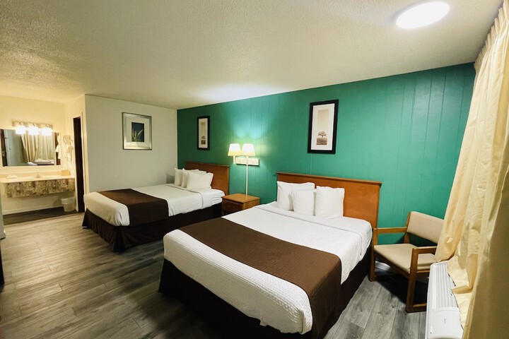 2 Double Beds (8 of 27)