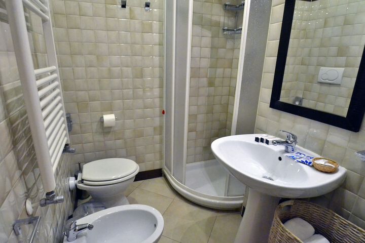 Room 20 of 28