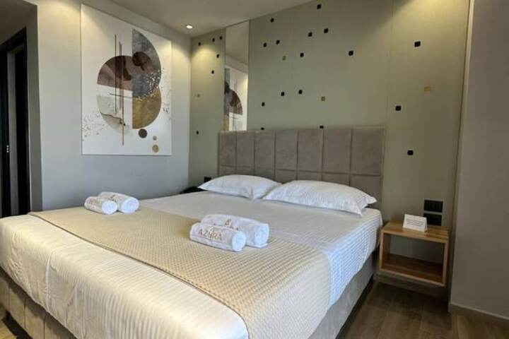 Room 5 of 17