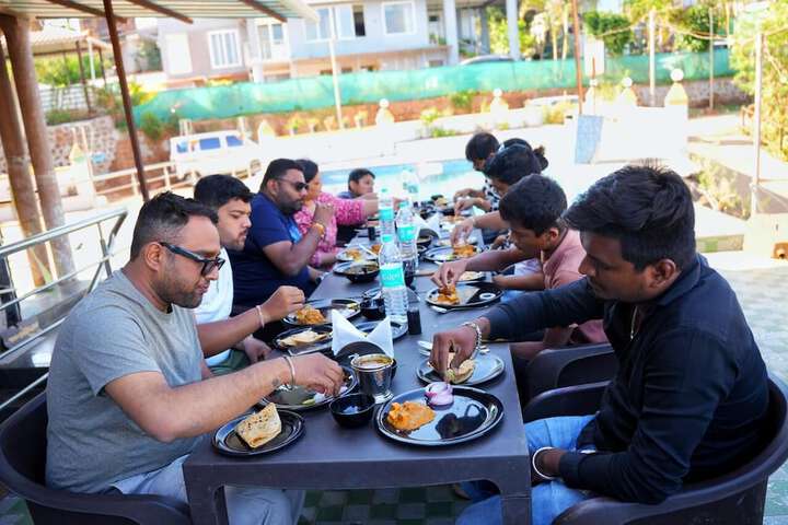 Dining 16 of 19