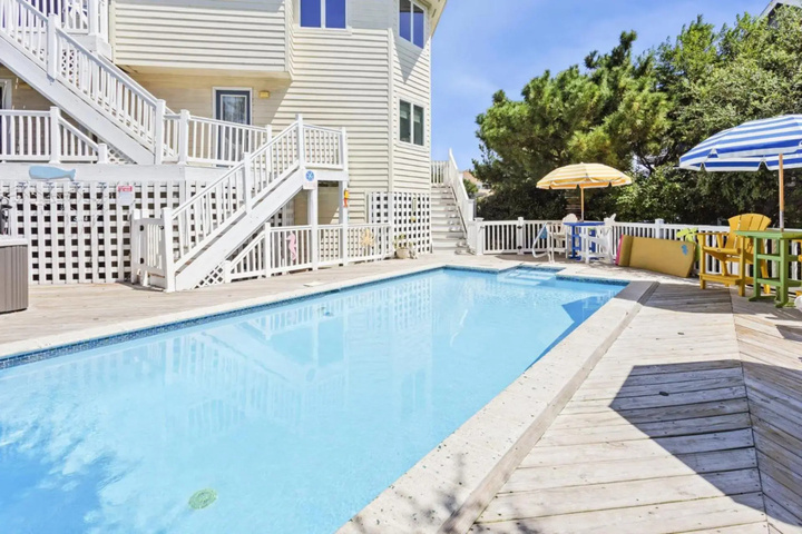 Pool 12 of 20