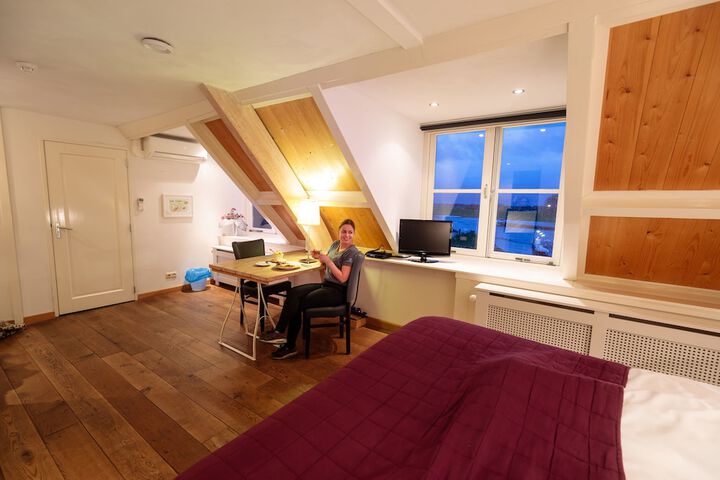 Room 2 of 58