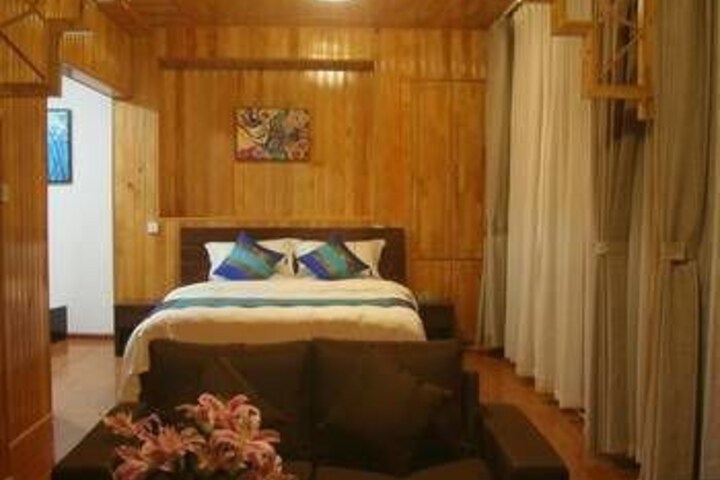 Room 2 of 8