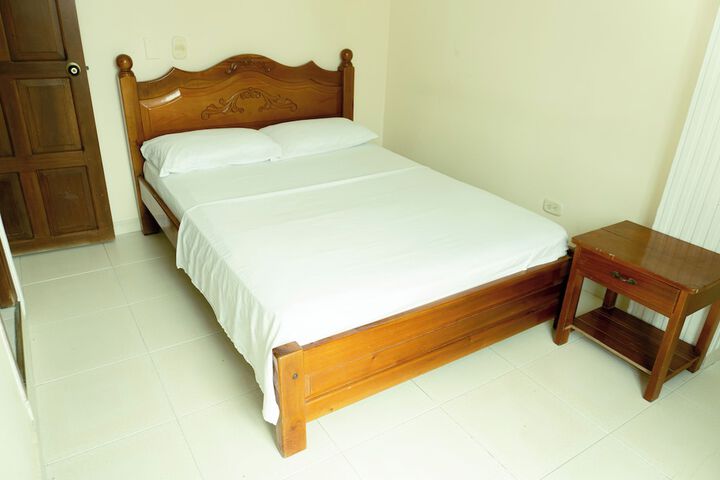 Room 3 of 28