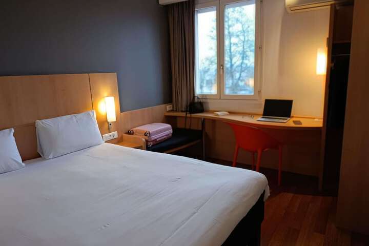 Room 15 of 50
