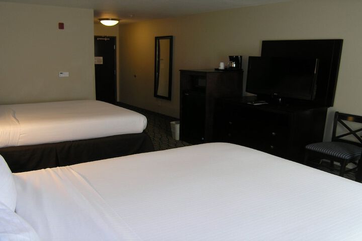 2 Queen Beds (4 of 9)