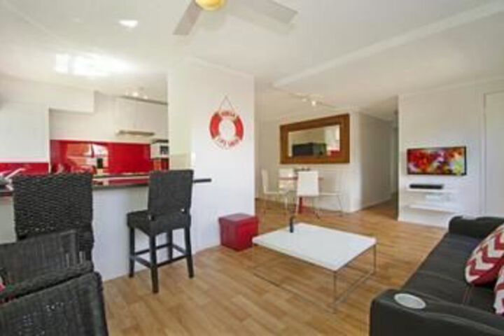 Room 10 of 28