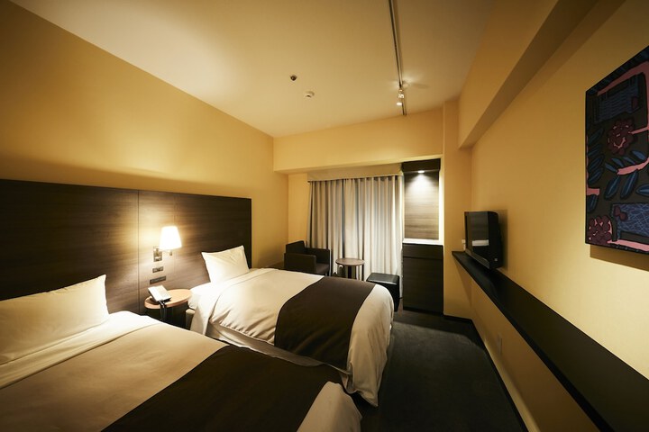 Room 27 of 75