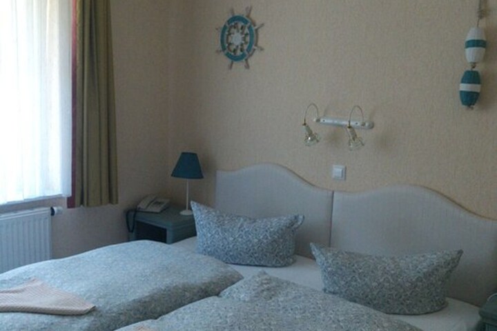 Room 6 of 30