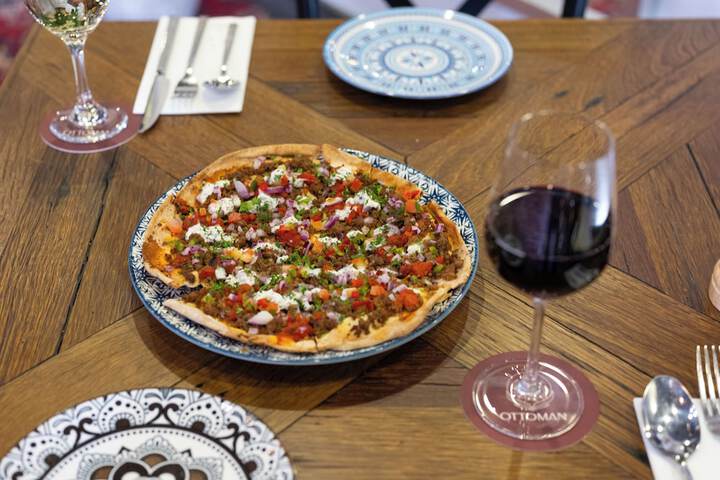 Lounge 105 of 145