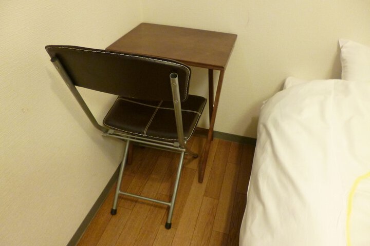 Room 12 of 110
