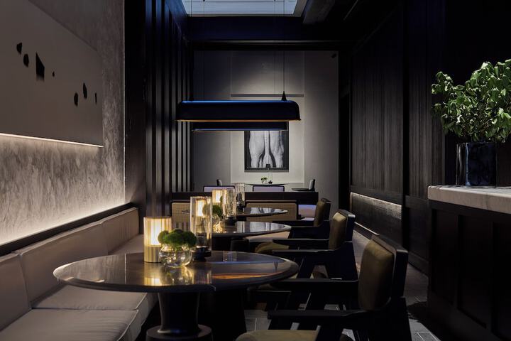Lounge 10 of 13