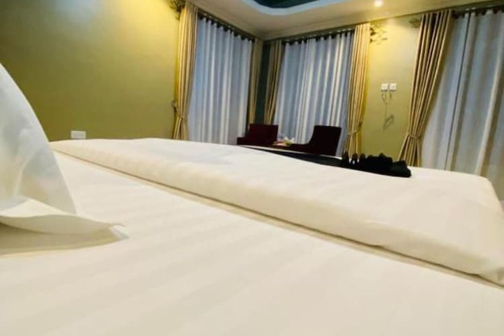 Room 6 of 30