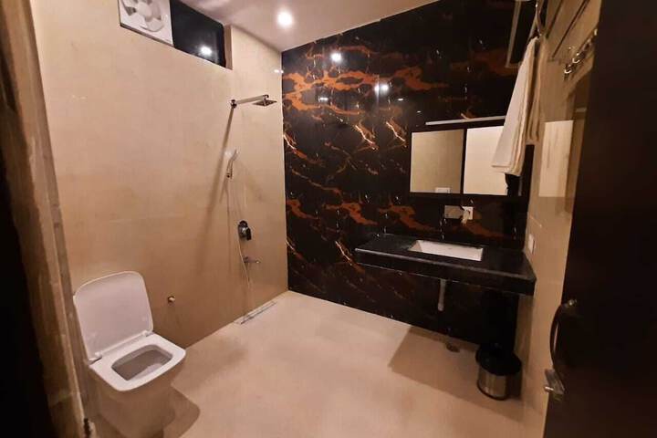 Room 7 of 14