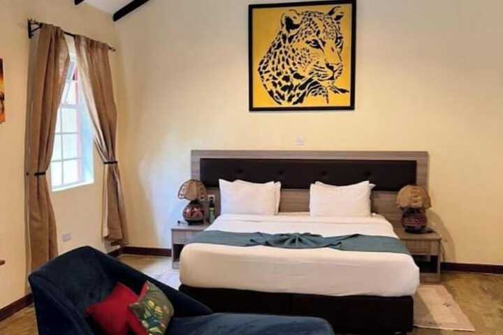 Room 5 of 18