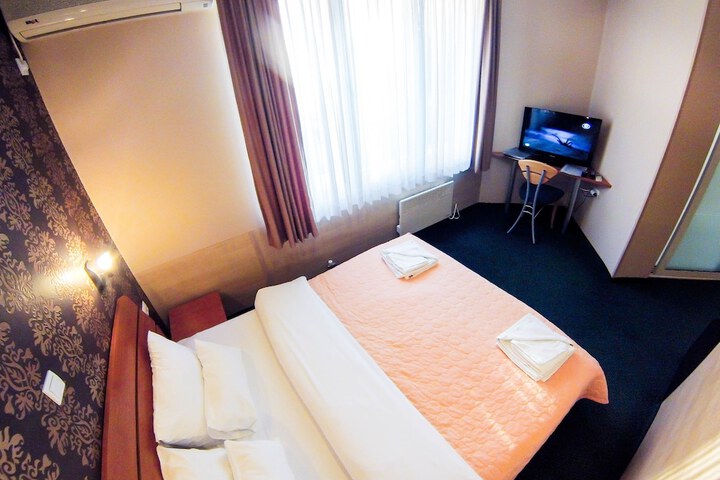 Room 11 of 64