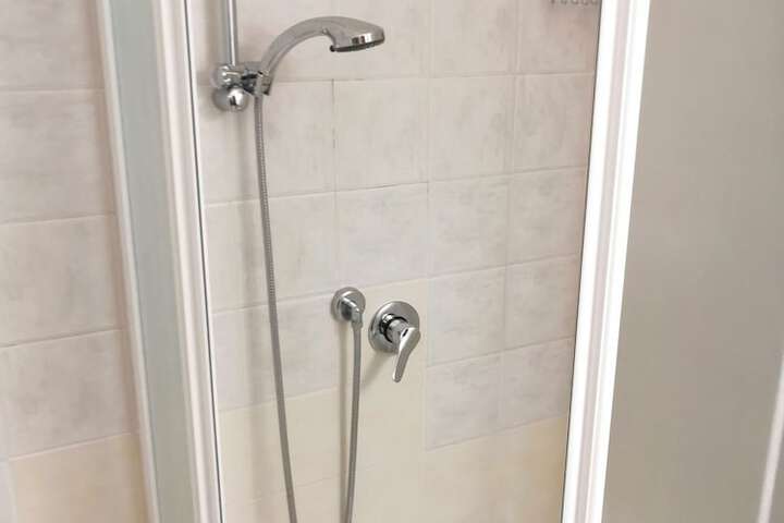 Room 10 of 28