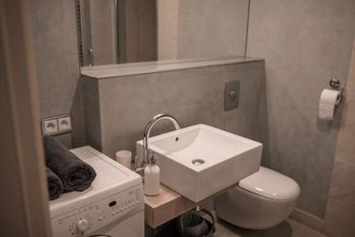 Room 4 of 28