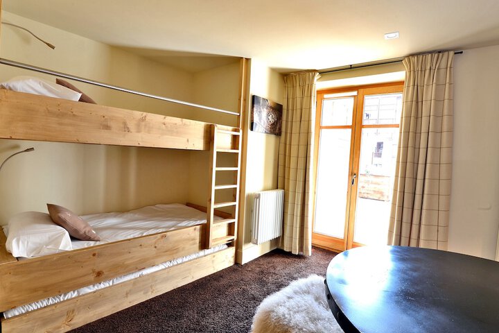 Room 17 of 76