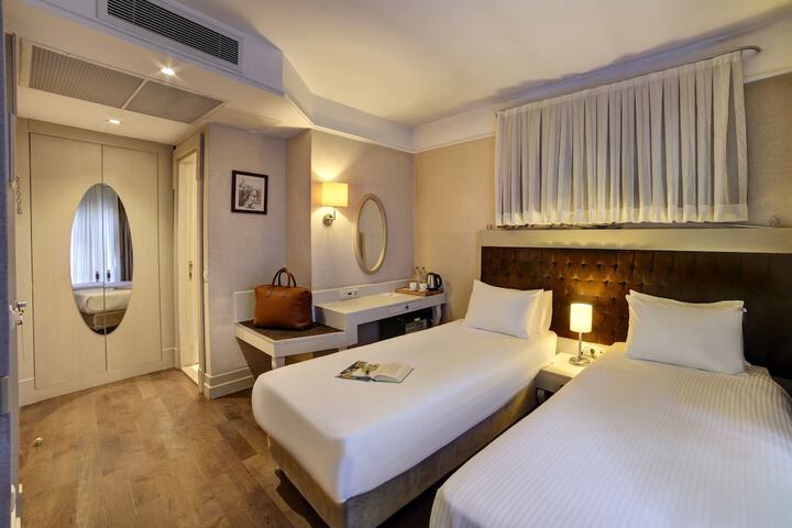 Room 7 of 70