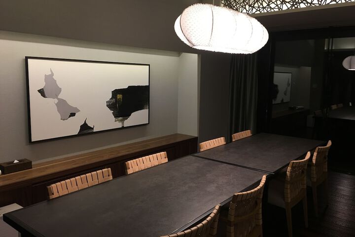 Room 5 of 176