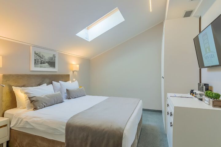 Room 8 of 71