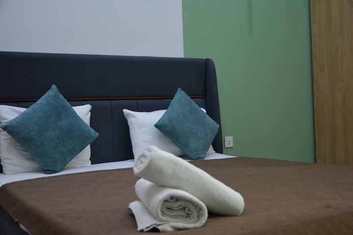 Room 13 of 78