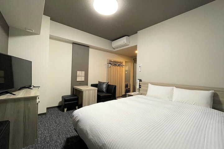 Room 8 of 27