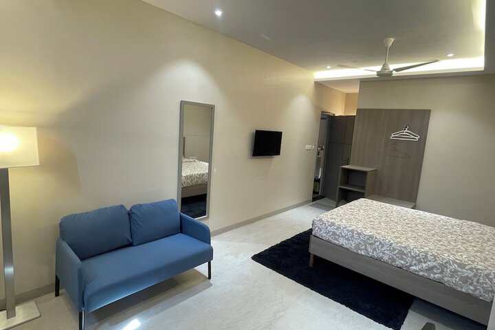 Room 9 of 37