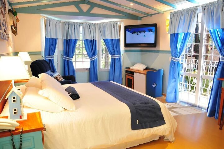 Room 6 of 18