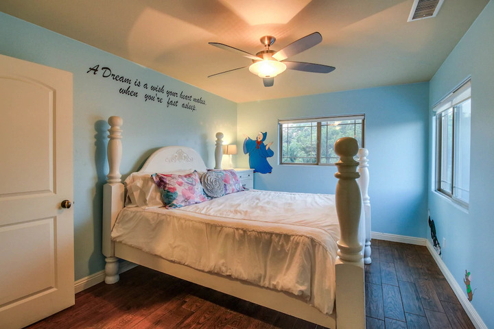 Room 7 of 10