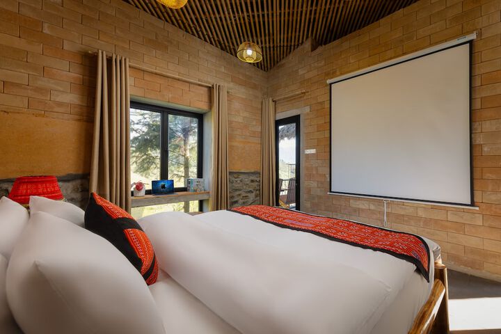 Room 5 of 75