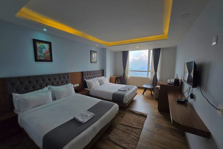 Room 13 of 28