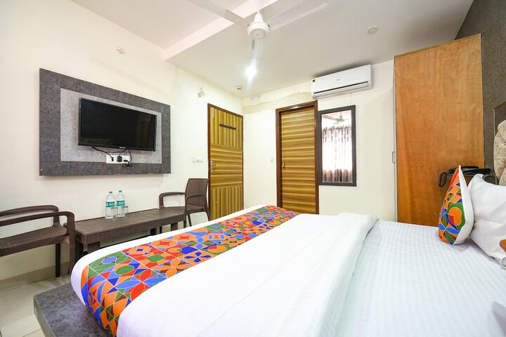 Room 18 of 25