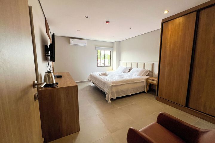 Room 10 of 13
