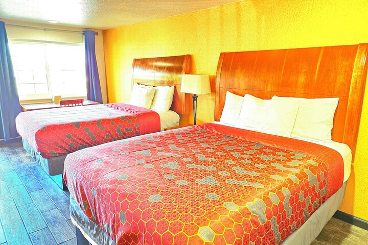 1 King Bed (7 of 9)