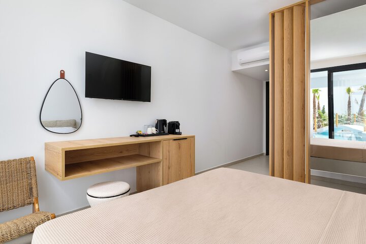 Room 3 of 44
